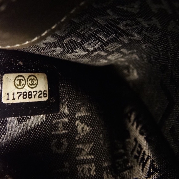 Authentic CHANEL WALLET DARK GREEN PATENT LEATHER COCO PURSE FRANCE - Picture 11 of 12